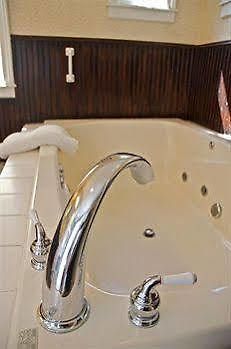 Waypoint House Bed And Breakfast Boyce Екстериор снимка