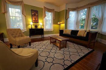 Waypoint House Bed And Breakfast Boyce Екстериор снимка