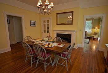 Waypoint House Bed And Breakfast Boyce Екстериор снимка