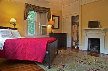 Waypoint House Bed And Breakfast Boyce Екстериор снимка