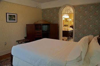 Waypoint House Bed And Breakfast Boyce Екстериор снимка